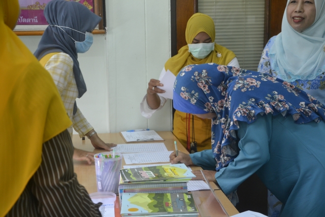 โครงการอบรมเชิงปฏิบัติการให้ความรู้ในการป้องกันโรคติดเชื้อไวรัสโคโรนา2019 (COVID-19)และการจัดทำหน้าก
