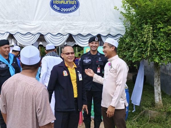 นายกร่วมรับประทานอาหารและบริจาคเพื่อหารายได้ในการสร้างอาคารเรียน ตาดีกาอัดดะวาตุล