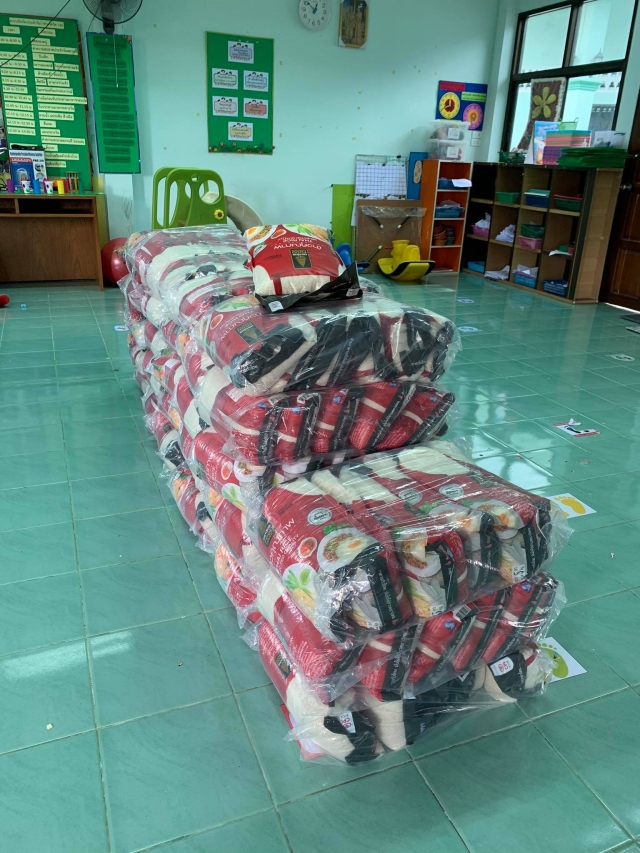 มอบถุงยังชีพการให้ความช่วยเหลือผู้ประสบภัยพิบัติกรณีฉุกเฉิน (อุทกภัย) ในพื้นที่ตำบลปุโละปุโย