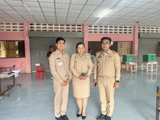 บรรยากาศการนับคะแนนรวมผลการเลือกตั้ง ส่งมอบหีบการเลือกตั้ง